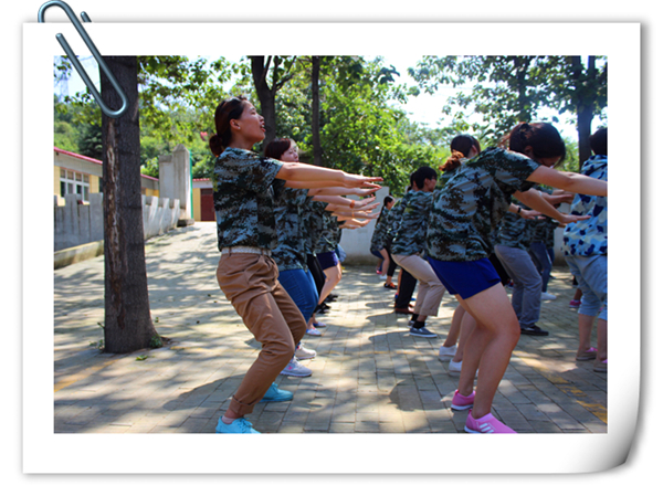 易視界伙伴們?cè)R步中