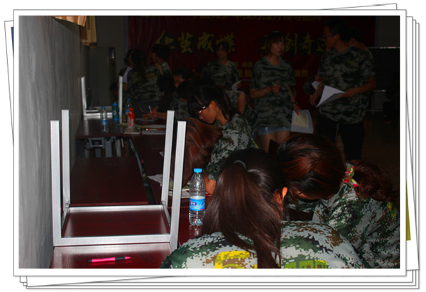 深夜了，還在認(rèn)真寫作業(yè)的易視界伙伴們