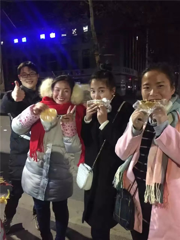 易視界小伙伴們下班后補餐