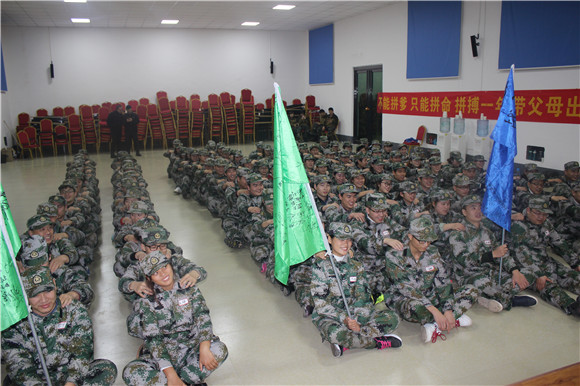 現(xiàn)場(chǎng)氛圍十分歡樂(lè)