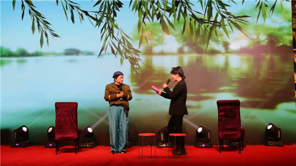 小品《啞巴相親》惟妙惟翹的表演，全場(chǎng)樂(lè)開(kāi)了花