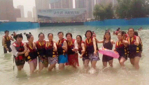 易視界6月表現(xiàn)優(yōu)秀的小伙伴們在奧帕拉拉游玩