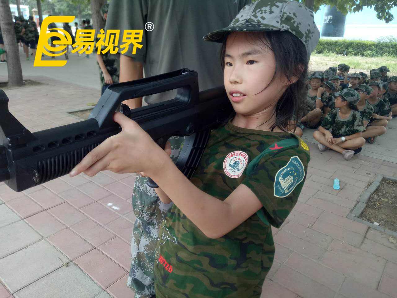 小伙伴們打起搶來也是有模有樣