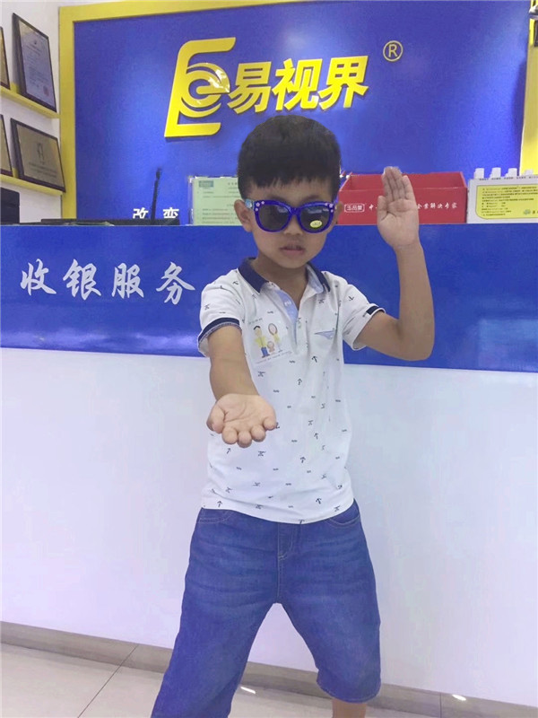 關(guān)愛孩子的視力健康 易視界人一直在行動