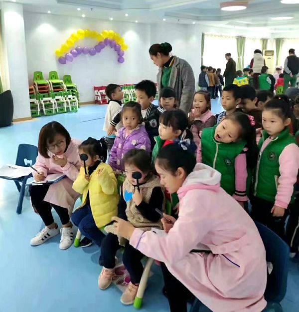 易視界走進東睿幼兒園普查視力