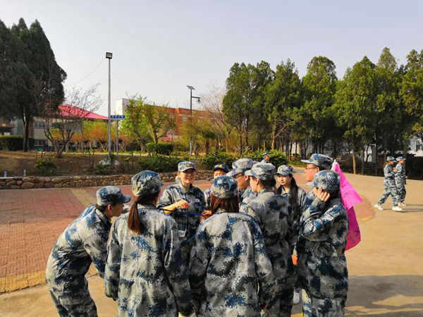 游戲環(huán)節(jié)中，大家齊心協(xié)作，群策群力