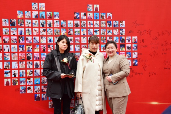 易視界客戶(hù)答謝會(huì)簽到墻合影留念