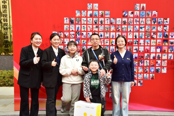 易視界客戶(hù)答謝會(huì)簽到墻合影留念