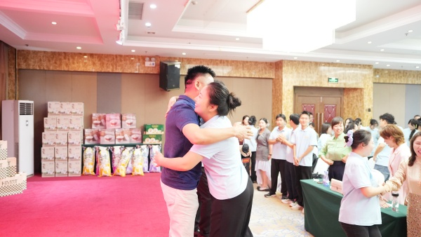 易視界2025年8月嘉獎(jiǎng)會暨9月啟動大會精彩圖集