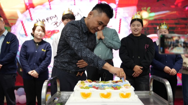 易視界2025年溫馨的集體生日