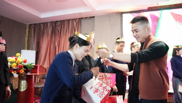 易視界溫馨的集體生日