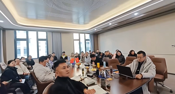 易視界月度管理層會(huì)議讓專業(yè)，更可及，讓光明，更持久