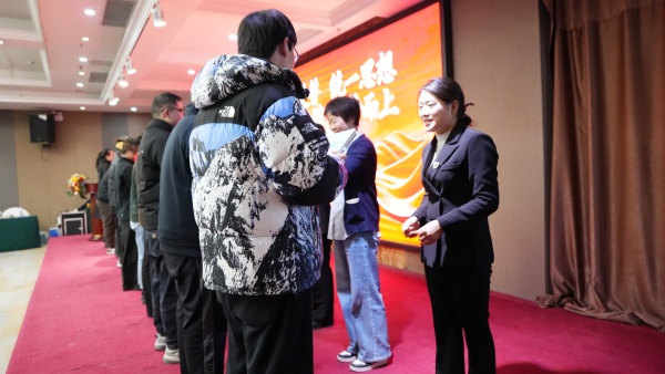 易視界拜師儀式進(jìn)行中